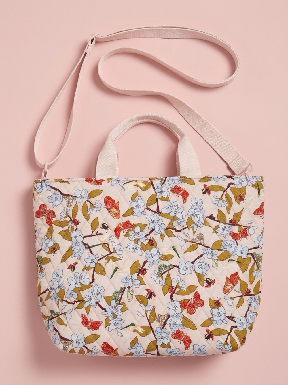 Vera Bradley Floral & Butterfly Quilted Tote in Light Pink. BACK TO CAMPUS🍏